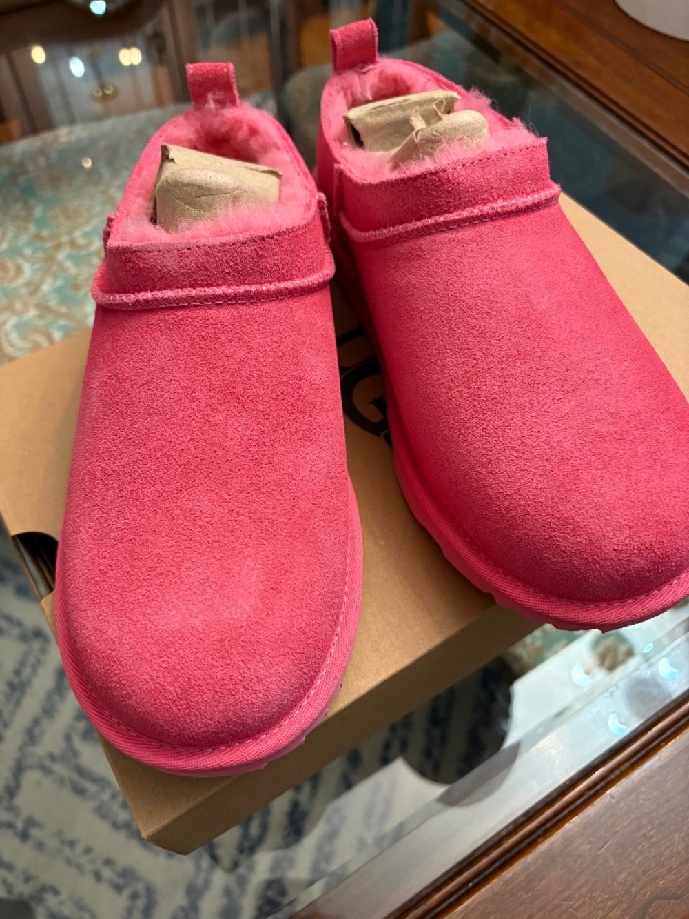 New Uggs kids size 6